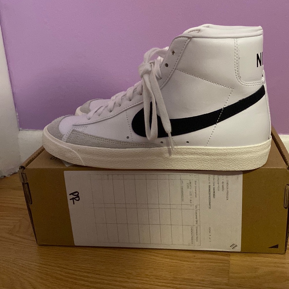 Size 9 Men’s Nike Blazers